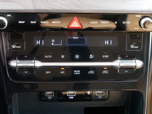 Certified 2024 Kia Carnival EX image 23