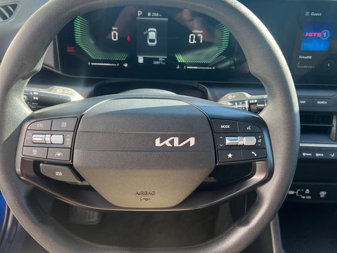Used 2025 Kia K4 LXS image 24