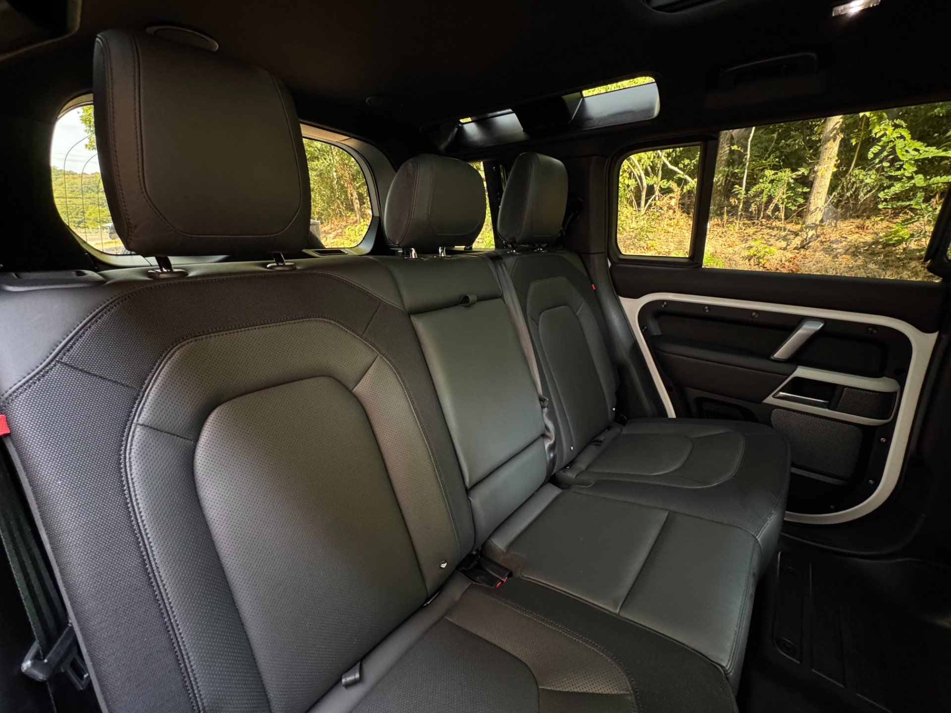 Used 2023 Land Rover Defender 110 X-Dynamic SE AWD/4WD image 32