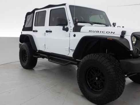 Used 2015 Jeep Wrangler Unlimited Rubicon w/ Connectivity Group AWD/4WD image 11
