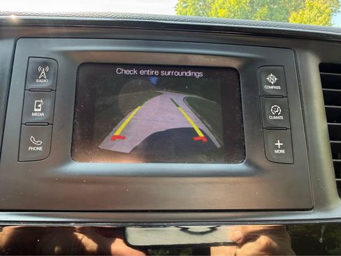 Used 2017 Chrysler Pacifica Touring FWD image 17
