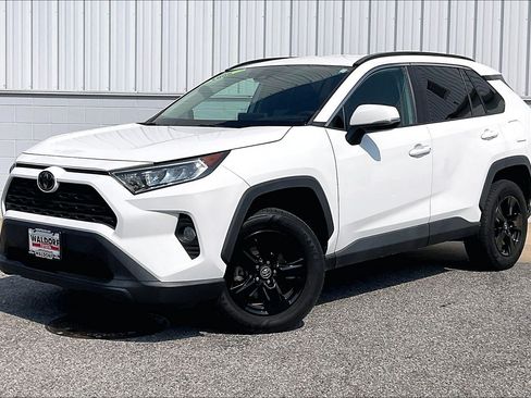 Used 2021 Toyota RAV4 XLE FWD image 2