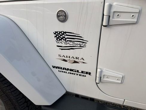 Used 2017 Jeep Wrangler Unlimited Sahara w/ Connectivity Group image 7