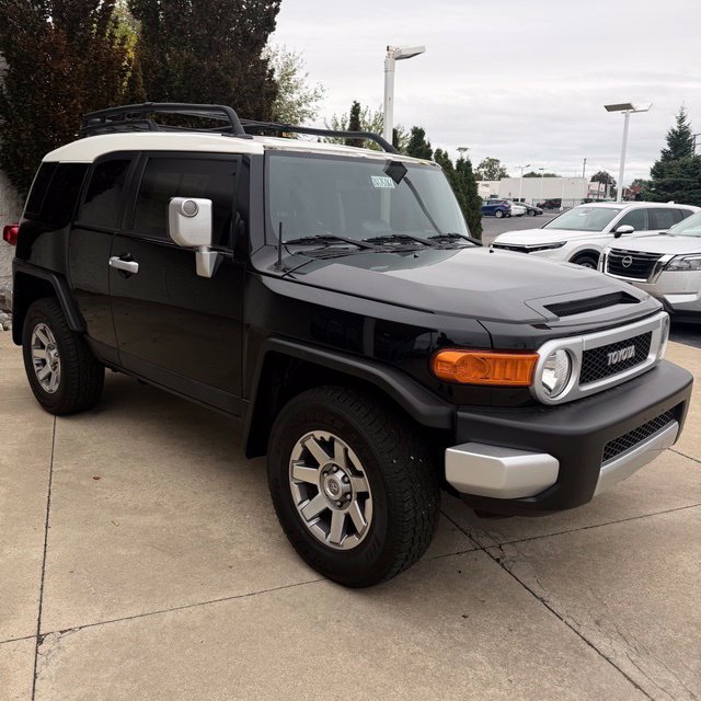 Used 2014 Toyota FJ Cruiser 4WD w/ Upgrade Package image 3