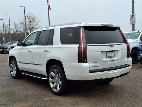 Used 2018 Cadillac Escalade Luxury image 7