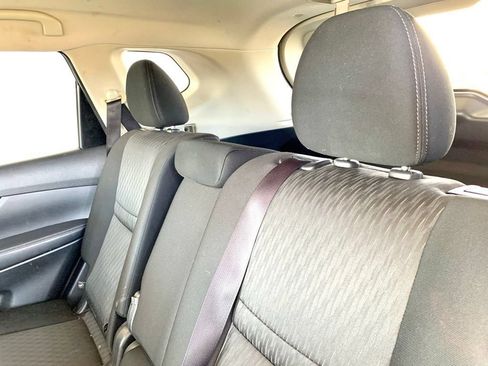 Used 2020 Nissan Rogue SV w/ Premium Package FWD image 12
