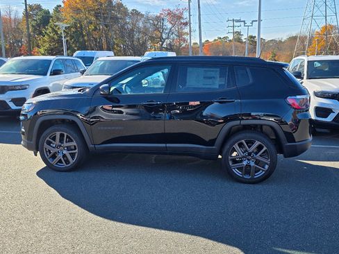 New 2026 Jeep Compass Limited w/ Limited Altitude Pack image 8