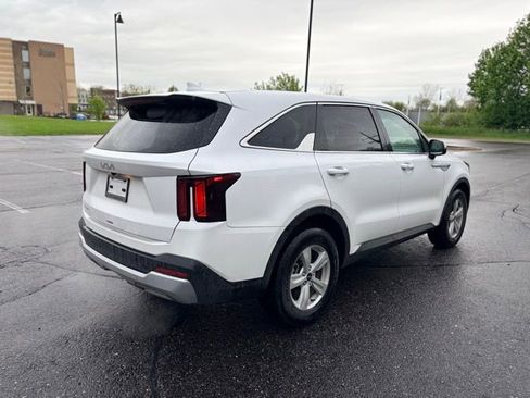 Certified 2025 Kia Sorento LX FWD image 5