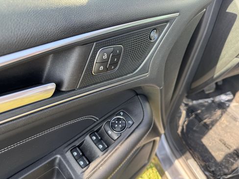 Used 2024 Ford Edge Titanium image 11