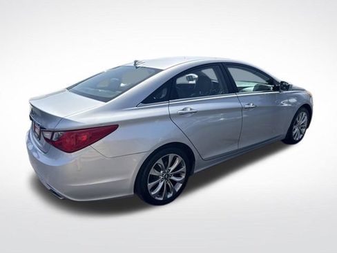 Used 2013 Hyundai Sonata SE w/ Navigation & Sunroof Pkg FWD image 3