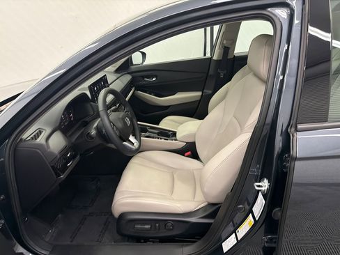 Used 2024 Honda Accord Touring image 9