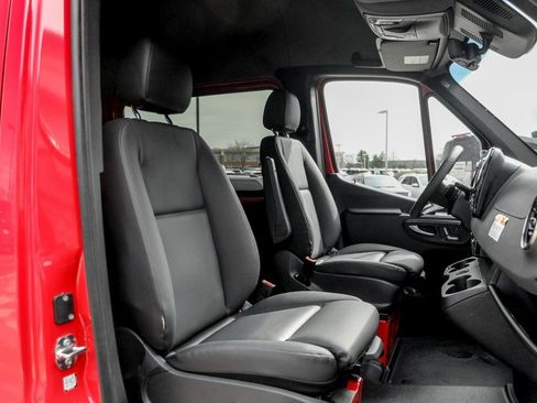 Used 2025 Mercedes-Benz Sprinter 2500 image 26