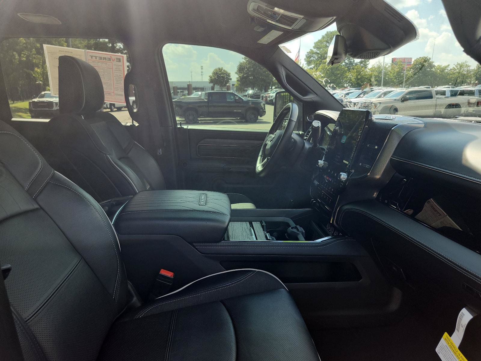 Used 2025 RAM 3500 Limited AWD/4WD image 12
