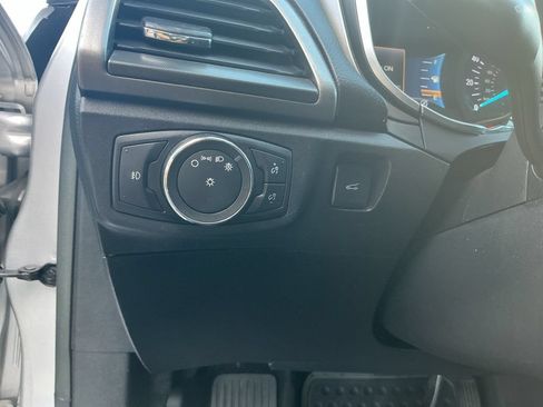 Used 2017 Ford Fusion SE w/ Equipment Group 201A FWD image 15