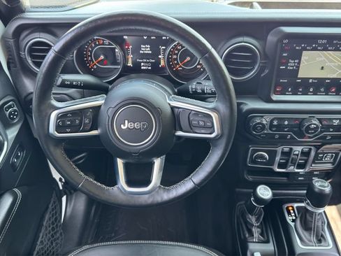 Used 2018 Jeep Wrangler Unlimited Sahara w/ Dual Top Group AWD/4WD image 15