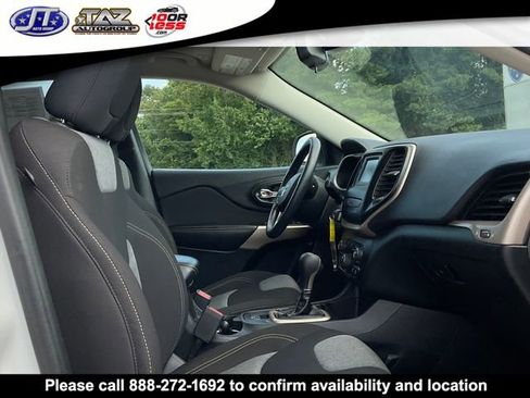 Used 2018 Jeep Cherokee Latitude FWD image 15