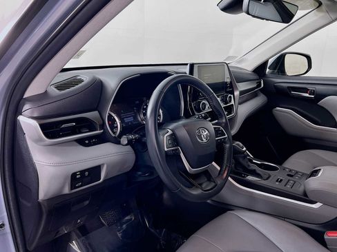 Used 2024 Toyota Highlander XLE image 9
