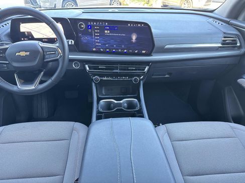 Used 2025 Chevrolet Traverse LT image 15