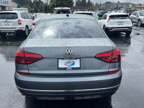 Used 2017 Volkswagen Passat 1.8T R-Line w/ R-Line Lighting Package FWD image 7
