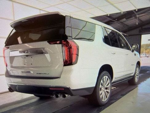 Used 2022 GMC Yukon Denali AWD/4WD image 3