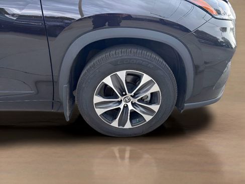 Used 2021 Toyota Highlander XLE image 30