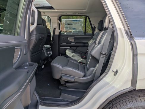 New 2025 Ford Expedition Platinum w/ Driver's Package image 30