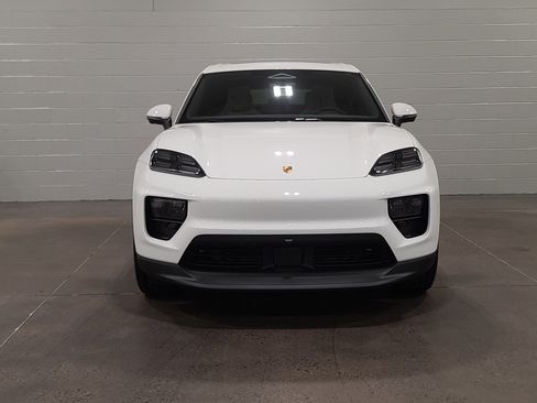 New 2026 Porsche Macan Electric RWD image 8
