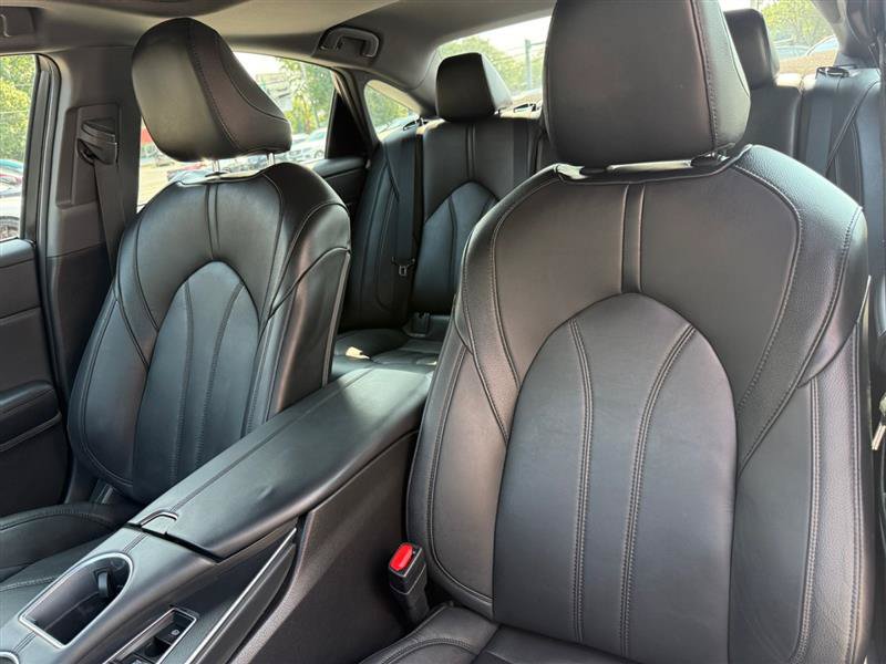 Used 2019 Toyota Avalon XLE w/ Moonroof Package FWD image 11