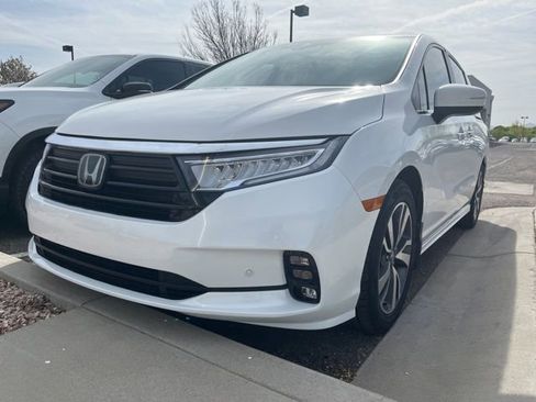 Certified 2024 Honda Odyssey Touring image 2