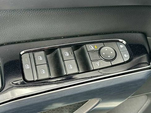 Used 2023 Nissan Pathfinder SL FWD image 13