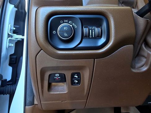 Used 2019 RAM 1500 Laramie image 19