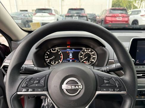 Used 2024 Nissan Altima 2.5 SV FWD image 19