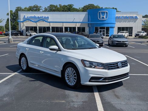 Used 2017 Volkswagen Passat 1.8T SE image 1