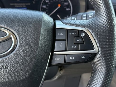 Certified 2024 Toyota Sienna Limited image 25