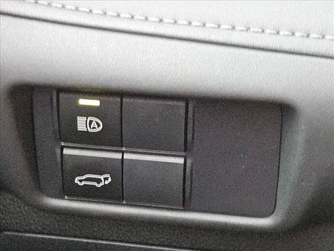 Used 2022 Toyota Highlander XLE FWD image 7