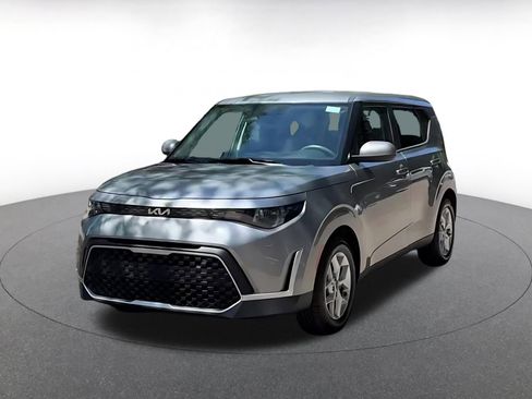 Used 2025 Kia Soul LX w/ LX Technology Package FWD image 7