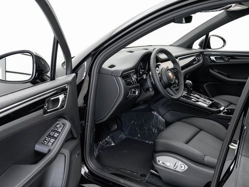 New 2025 Porsche Macan image 7