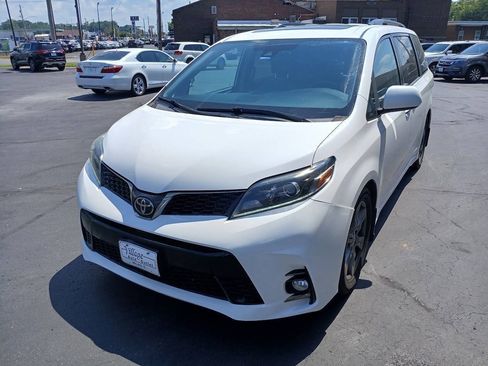 Used 2019 Toyota Sienna SE FWD image 25