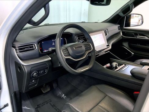 Used 2024 Jeep Wagoneer L Series II RWD image 14