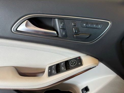 Used 2017 Mercedes-Benz GLA 250 image 18