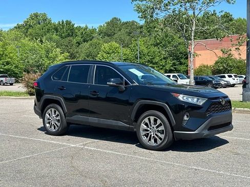 Used 2021 Toyota RAV4 XLE Premium FWD image 7