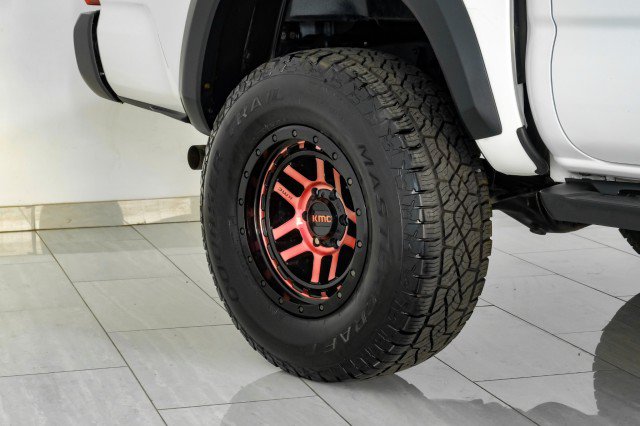 Used 2018 Toyota Tacoma TRD Off-Road w/ Technology Package AWD/4WD image 64