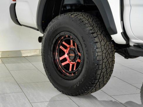 Used 2018 Toyota Tacoma TRD Off-Road w/ Technology Package AWD/4WD image 64
