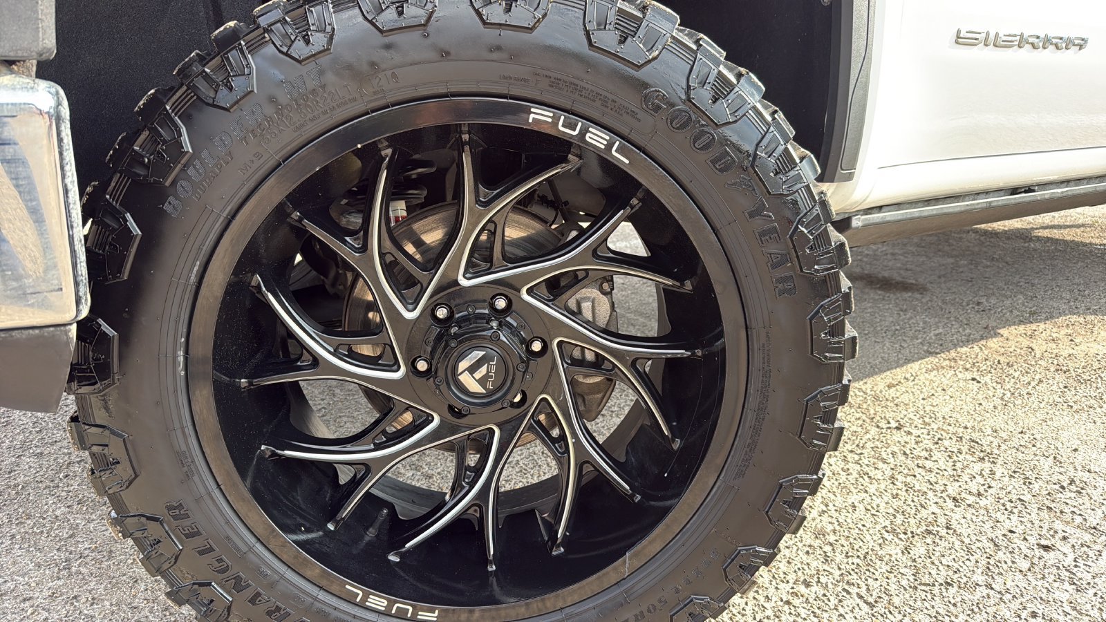 Used 2022 GMC Sierra 1500 SLT AWD/4WD image 29