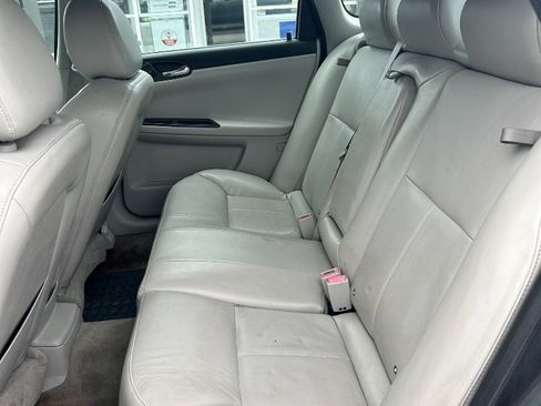Used 2010 Chevrolet Impala LT w/ Luxury Edition Package FWD image 6