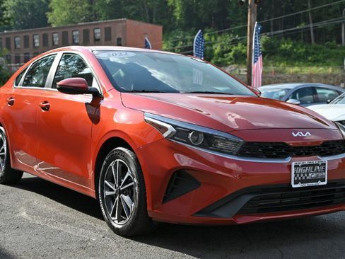 Used 2022 Kia Forte LXS w/ LXS Technology Package image 9