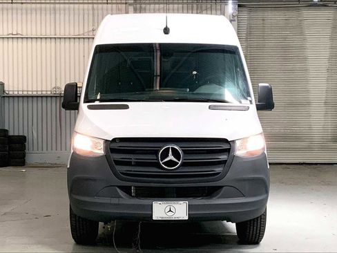 Used 2024 Mercedes-Benz Sprinter 2500 image 3