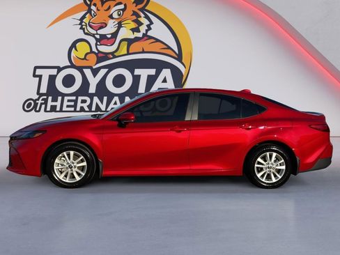 Used 2025 Toyota Camry LE w/ Convenience Package image 8