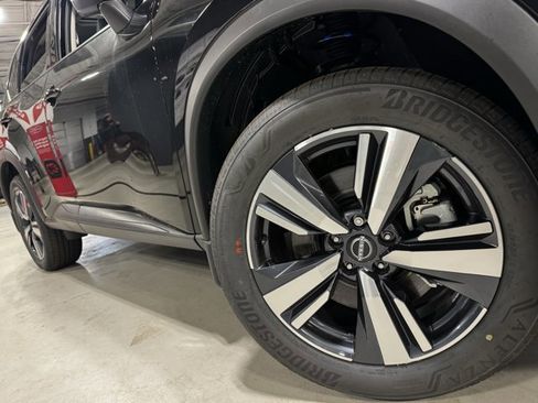 New 2025 Nissan Rogue SL w/ Tech Package image 8