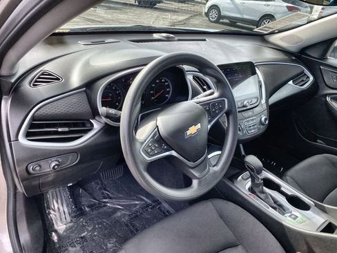Used 2024 Chevrolet Malibu LT image 2